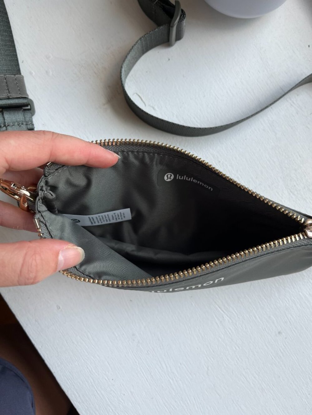 lululemon Green Sling Mini Shoulder Bag - Picture 4 of 5